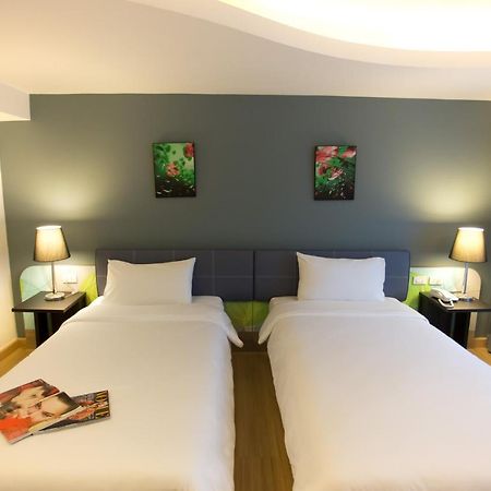 Grand Tower Inn Sathorn Hotel Banguecoque Exterior foto