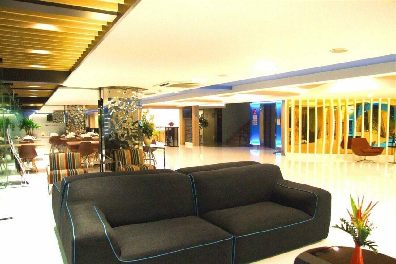 Grand Tower Inn Sathorn Hotel Banguecoque Exterior foto