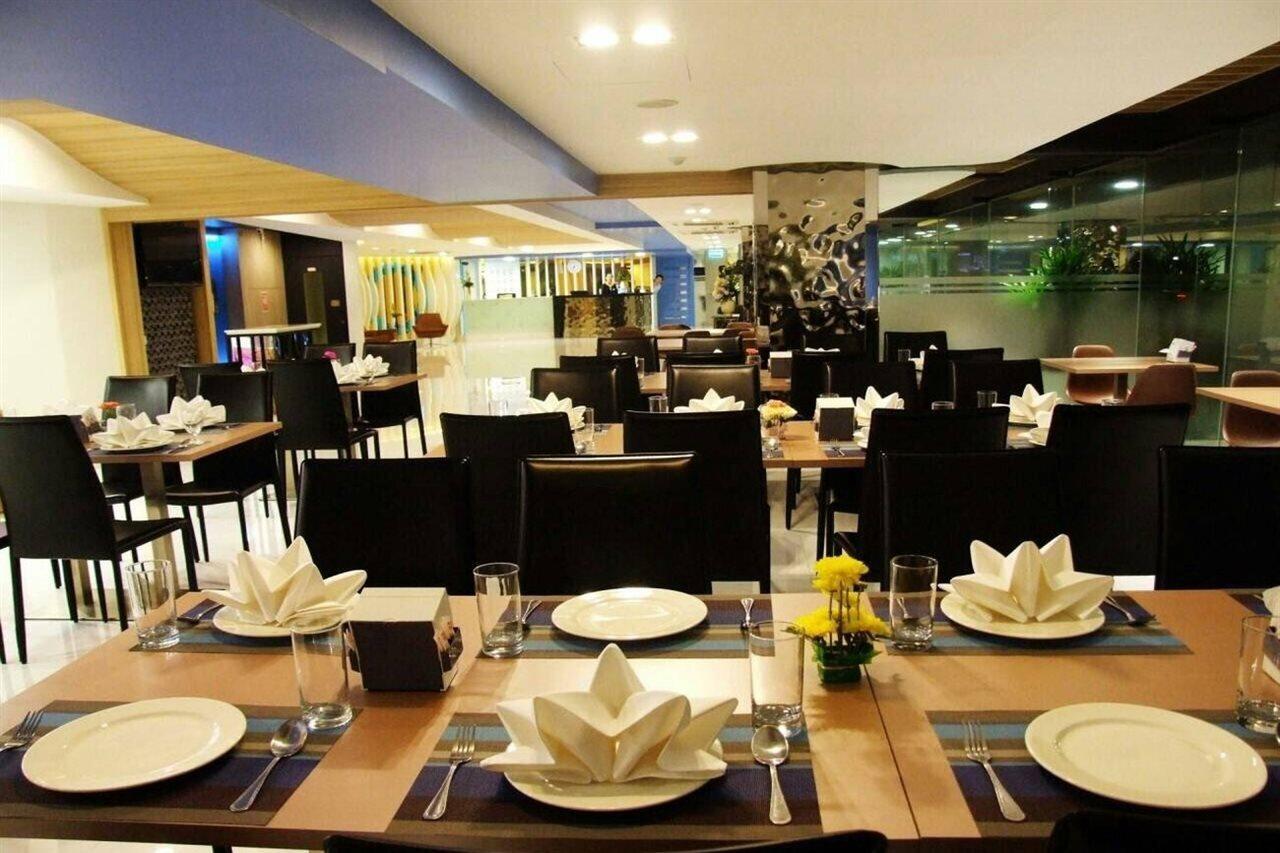Grand Tower Inn Sathorn Hotel Banguecoque Exterior foto