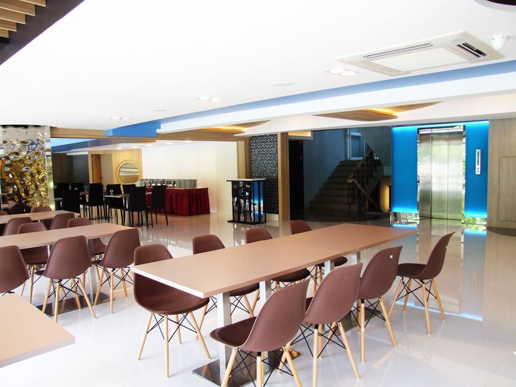Grand Tower Inn Sathorn Hotel Banguecoque Exterior foto