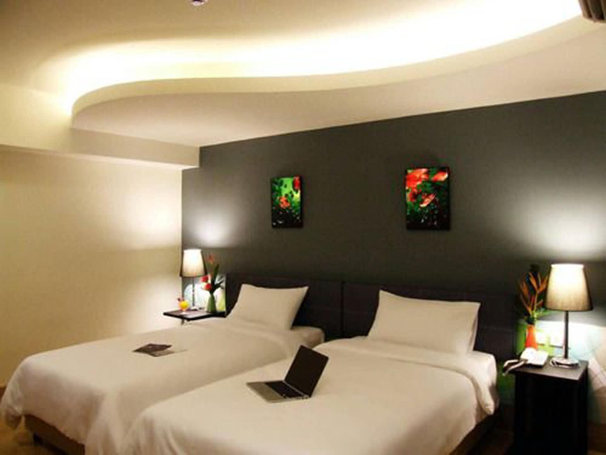Grand Tower Inn Sathorn Hotel Banguecoque Exterior foto