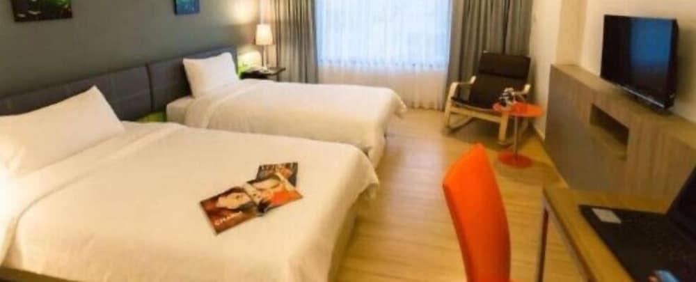 Grand Tower Inn Sathorn Hotel Banguecoque Exterior foto