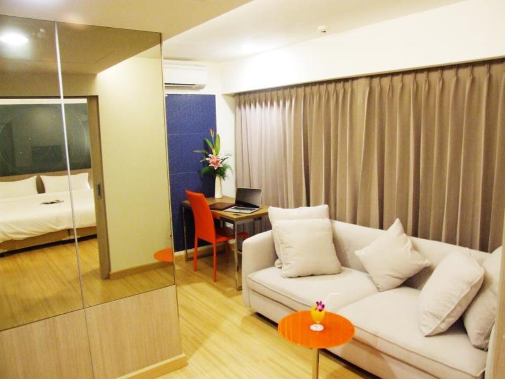 Grand Tower Inn Sathorn Hotel Banguecoque Exterior foto