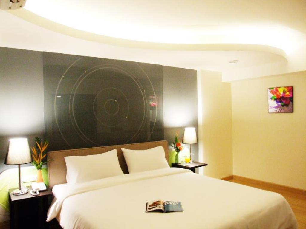 Grand Tower Inn Sathorn Hotel Banguecoque Exterior foto