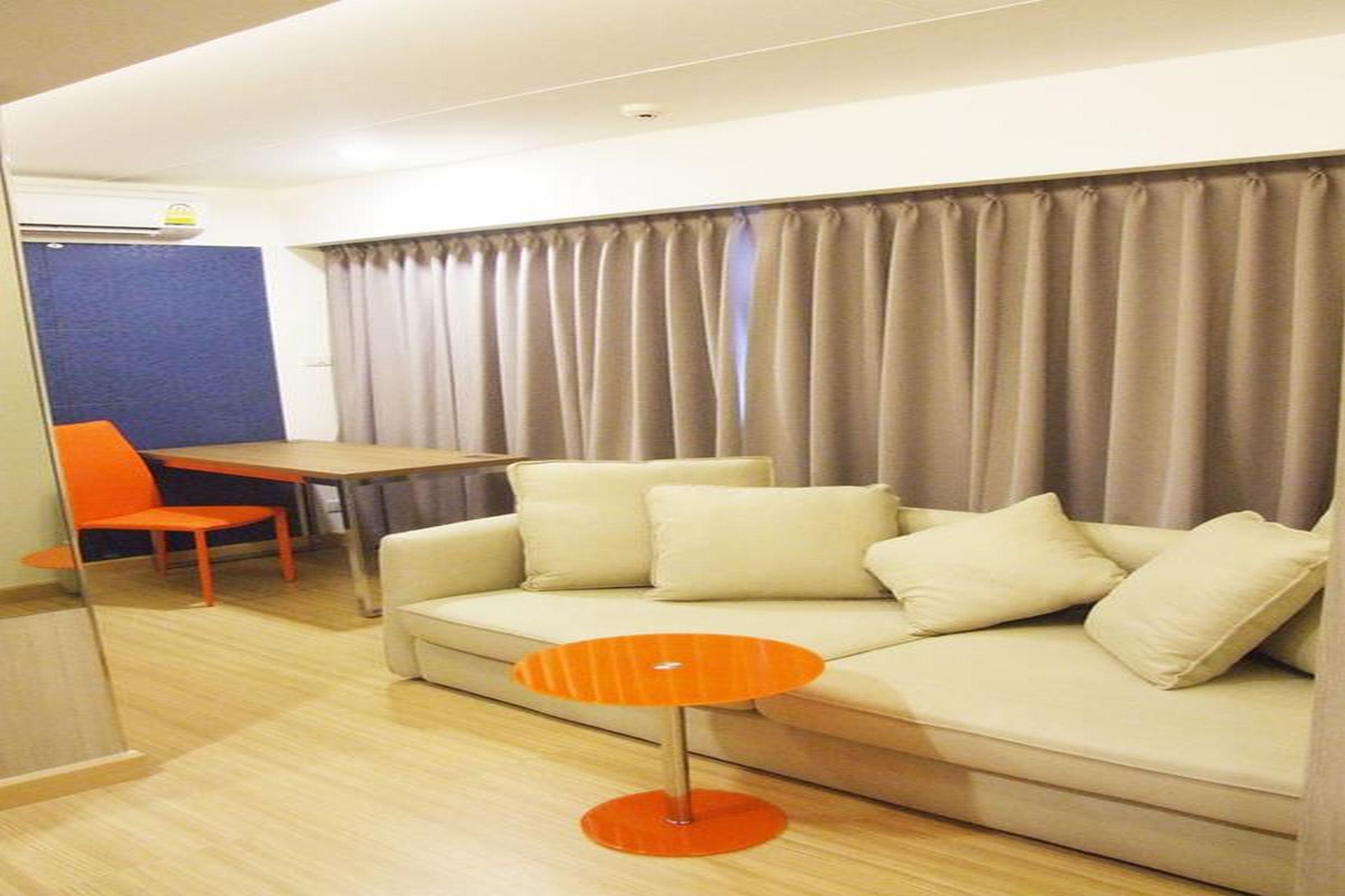 Grand Tower Inn Sathorn Hotel Banguecoque Exterior foto