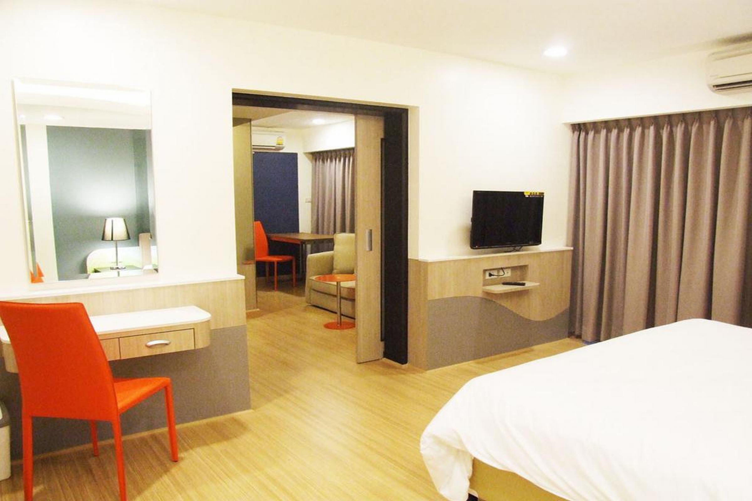 Grand Tower Inn Sathorn Hotel Banguecoque Exterior foto