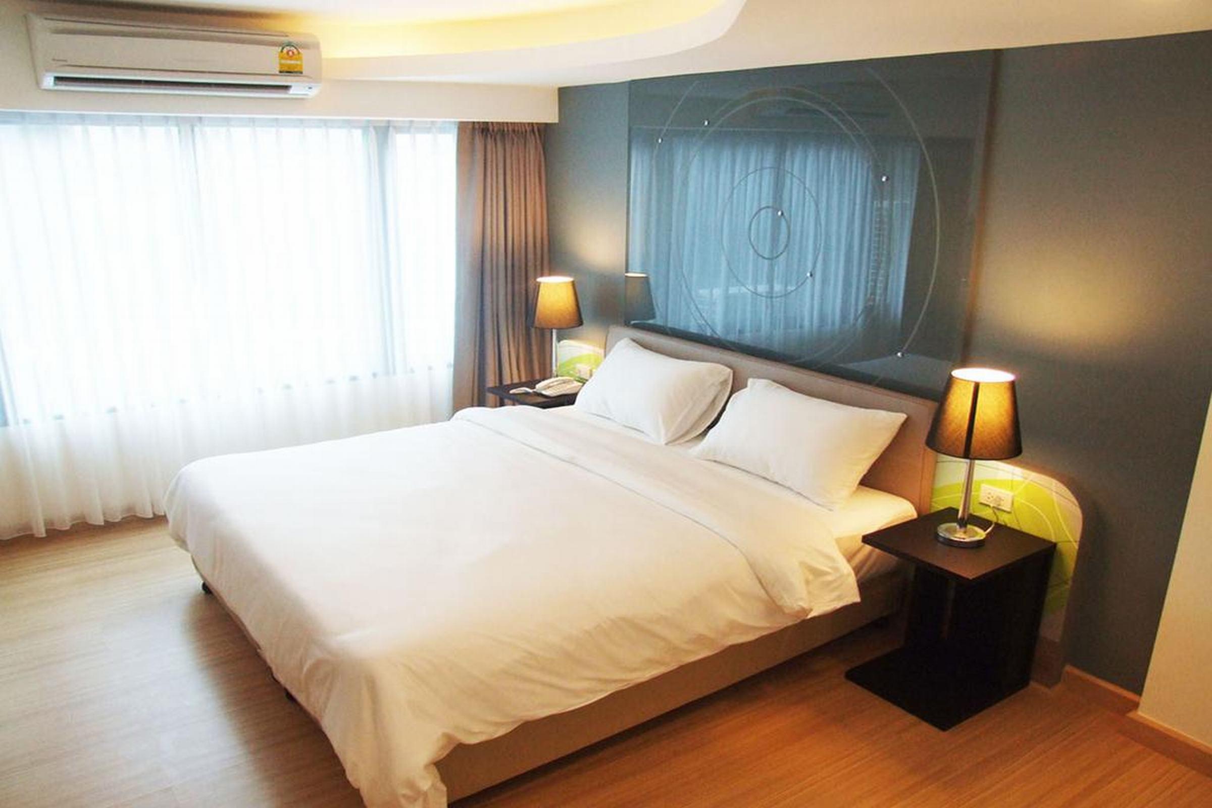 Grand Tower Inn Sathorn Hotel Banguecoque Exterior foto