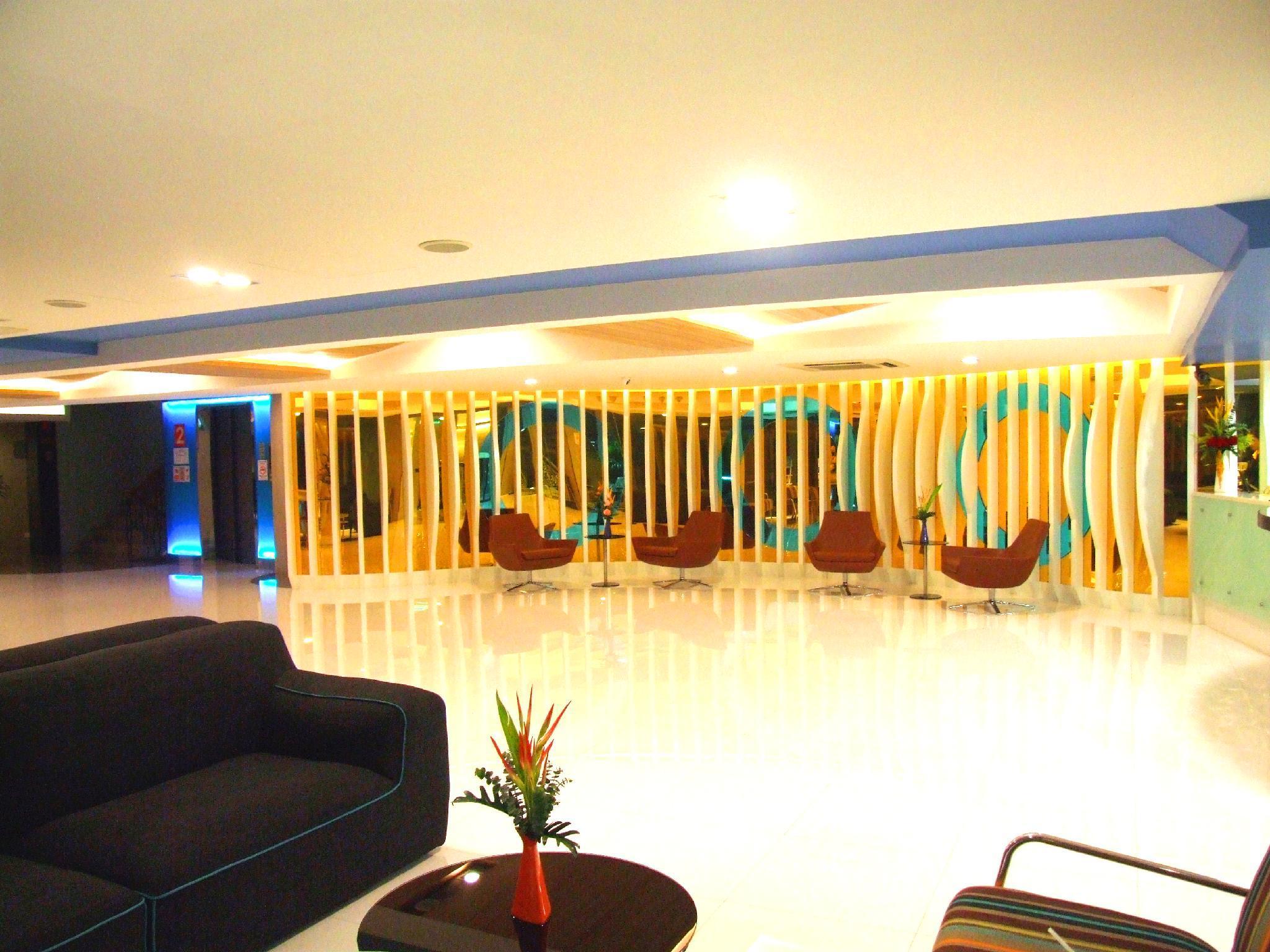 Grand Tower Inn Sathorn Hotel Banguecoque Exterior foto