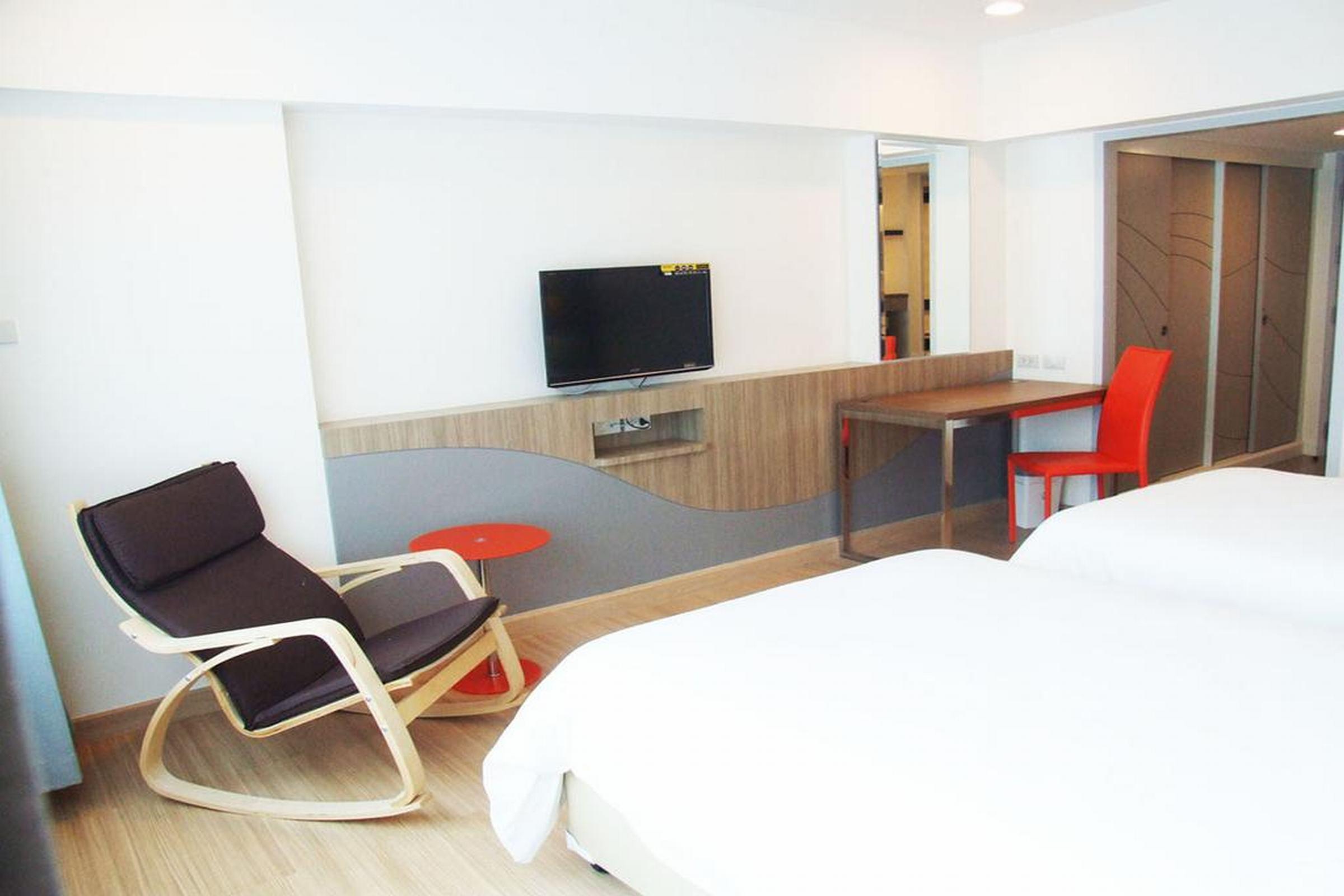 Grand Tower Inn Sathorn Hotel Banguecoque Exterior foto