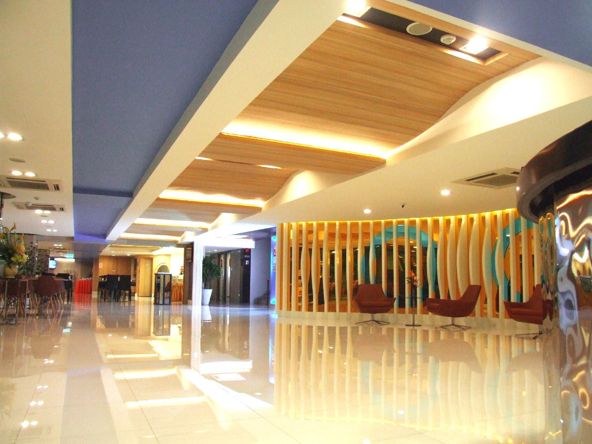Grand Tower Inn Sathorn Hotel Banguecoque Exterior foto
