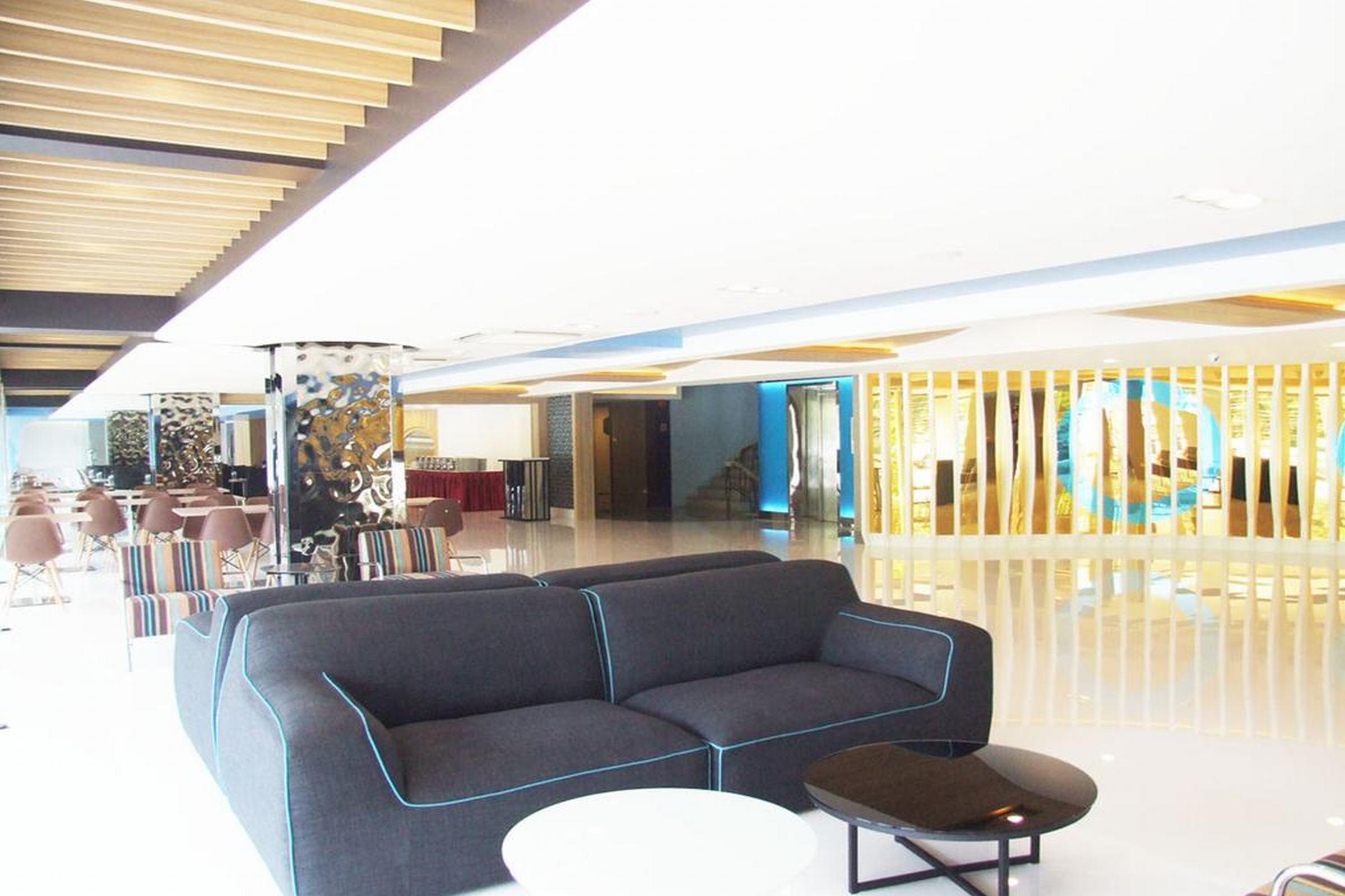 Grand Tower Inn Sathorn Hotel Banguecoque Exterior foto