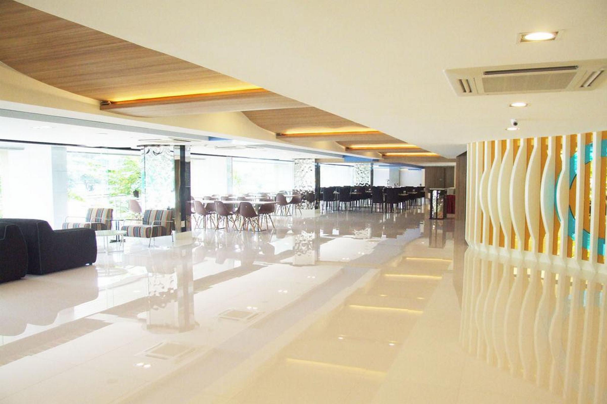 Grand Tower Inn Sathorn Hotel Banguecoque Exterior foto