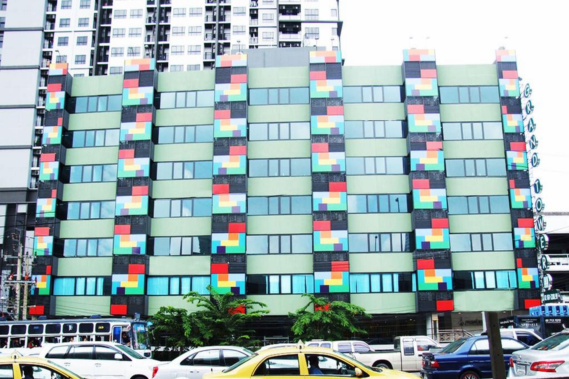 Grand Tower Inn Sathorn Hotel Banguecoque Exterior foto