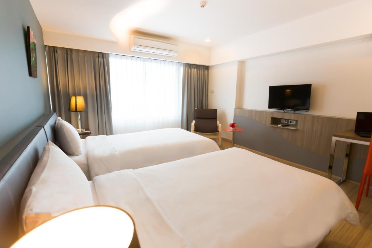 Grand Tower Inn Sathorn Hotel Banguecoque Exterior foto