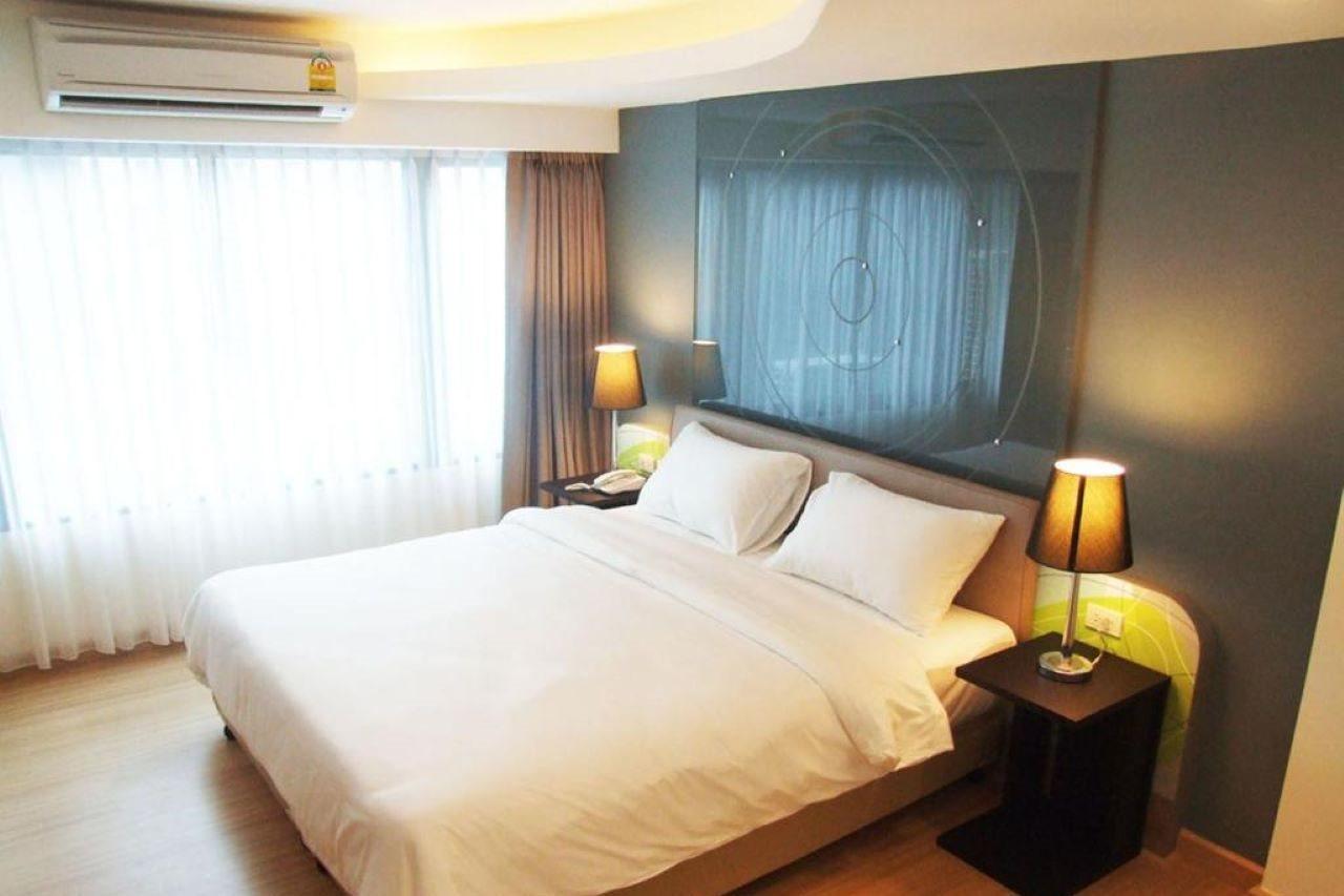 Grand Tower Inn Sathorn Hotel Banguecoque Exterior foto