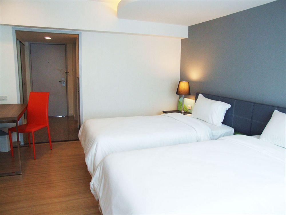 Grand Tower Inn Sathorn Hotel Banguecoque Exterior foto