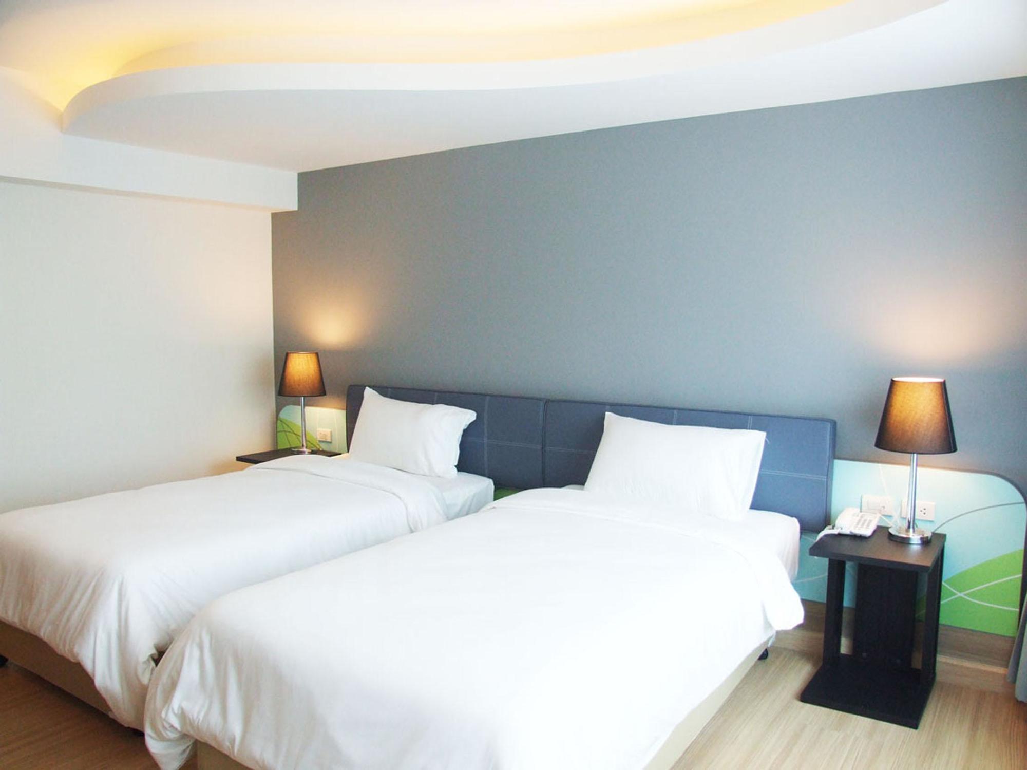Grand Tower Inn Sathorn Hotel Banguecoque Exterior foto