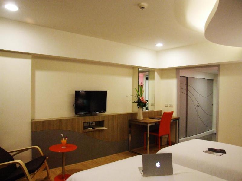 Grand Tower Inn Sathorn Hotel Banguecoque Exterior foto