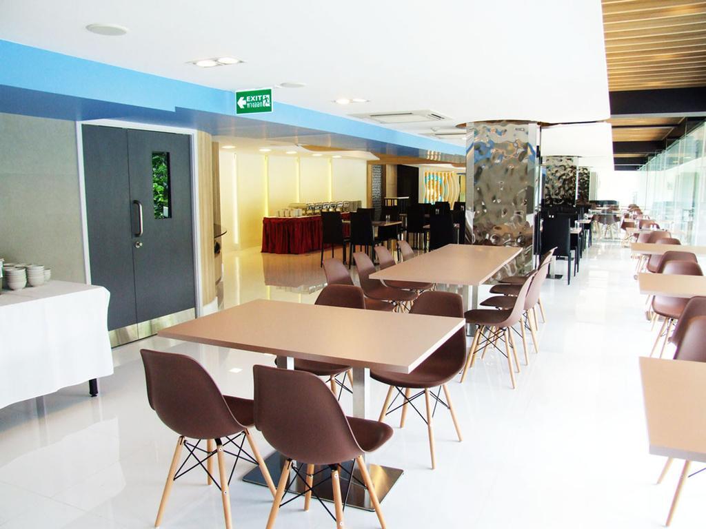 Grand Tower Inn Sathorn Hotel Banguecoque Exterior foto